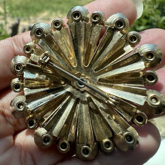 VTG Flower Brooch Pin Layered Aurora Borealis Rhinestones Sparkly 2"‎ - Picture 6 of 9
